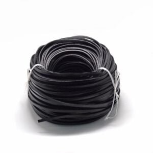 Cordón de cuero chato negro
