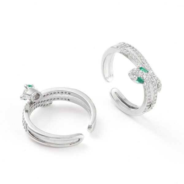 Anillo ajustable plateado de serpiente con circones verdes
