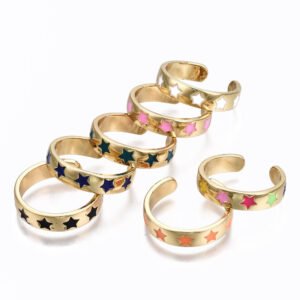 Anillo dorado con estrellas
