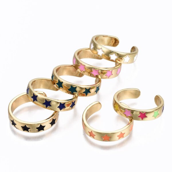 Anillo dorado con estrellas