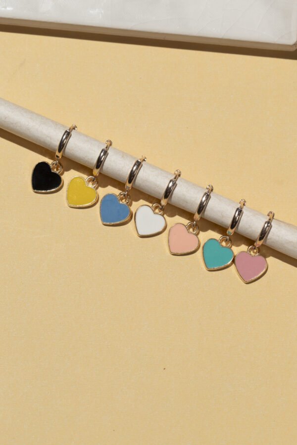 Par de aros corazones de colores