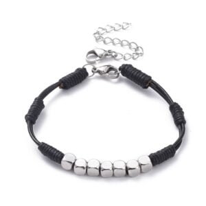 Pulsera de cuero con cubitos