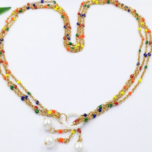 Collar colorido multicapas