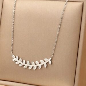 Collar hojitas cubics