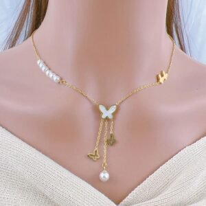 Collar butterfly pearl