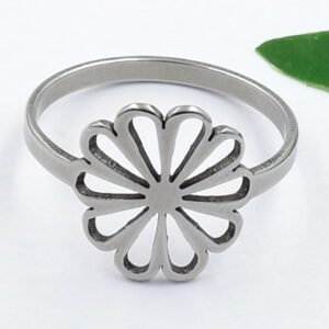 Anillo flor tallada (talle 6)