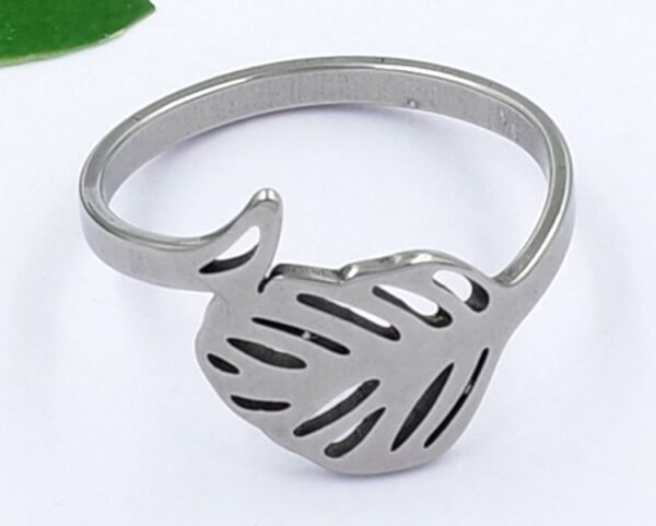 Anillo hoja (talle 6)
