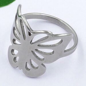 Anillo plateado mariposa (talle 6)