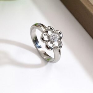 Anillo flor con circón