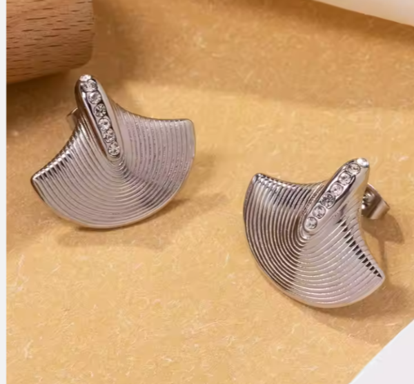 Aros plateados abanicos con circones