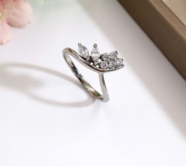 Anillo delicado con circones