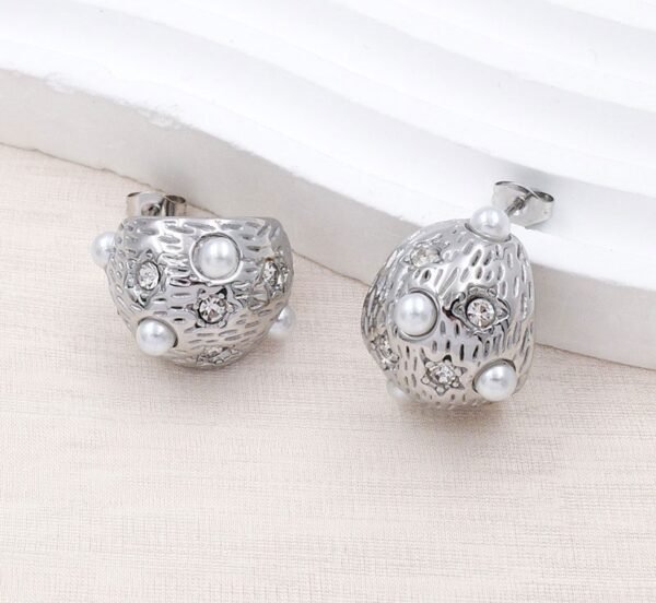 Aros plateados con perlas
