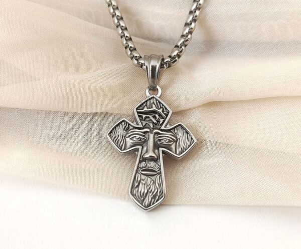 Collar cristo tallado