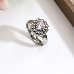 Anillo margarita con circón