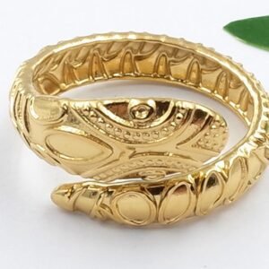 Anillo dorado serpiente con textura