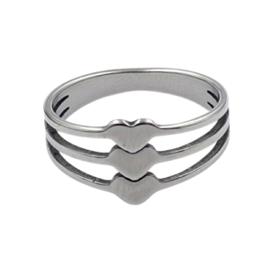 Anillo plateado corazón triple (talle 6)