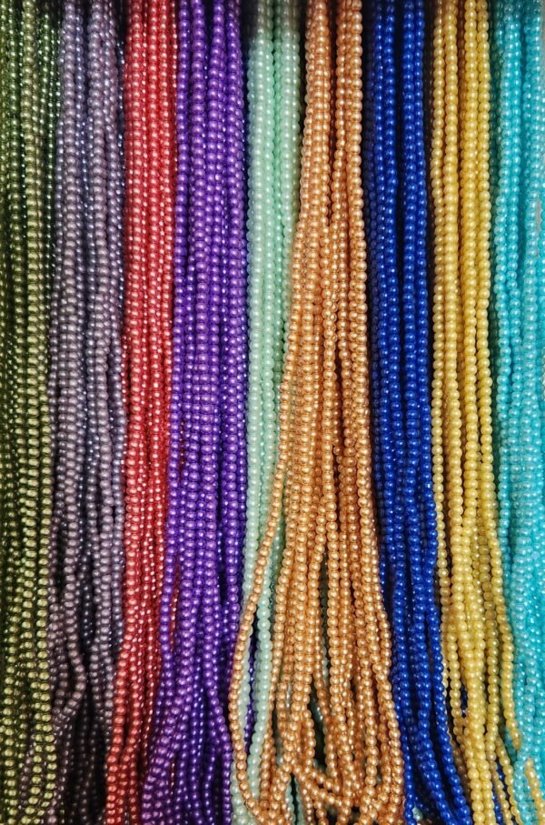 TIRA DE PERLAS DE VIDRIO DE COLORES 4-5MM (75CM)