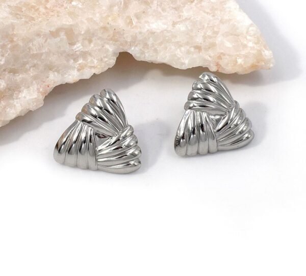 Aros plateados triángulos